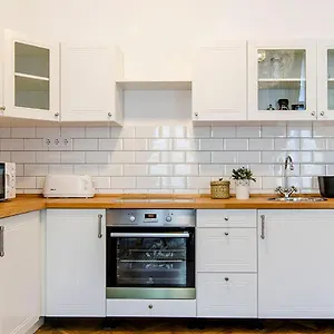 cozy-2-bedroom-apartment-in-terez-boulevard.inbudapesthotels.com/